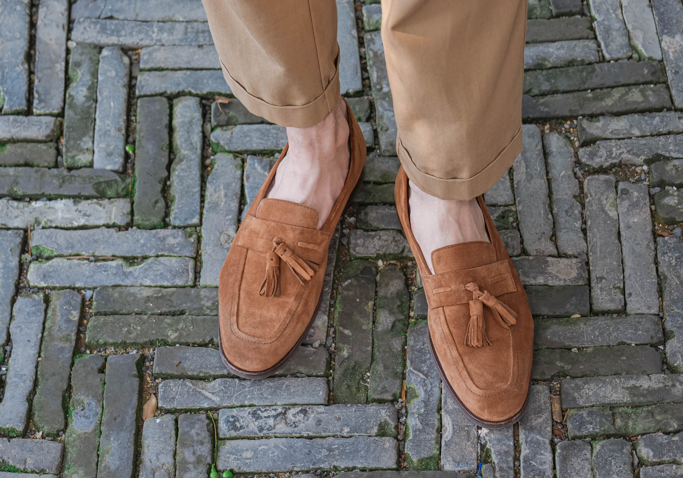 Carlos Santos Whindersson 1989 brown suede tassel loafers men's footwear detail outfit hexagonal stone pavement Zhujiajiao water town