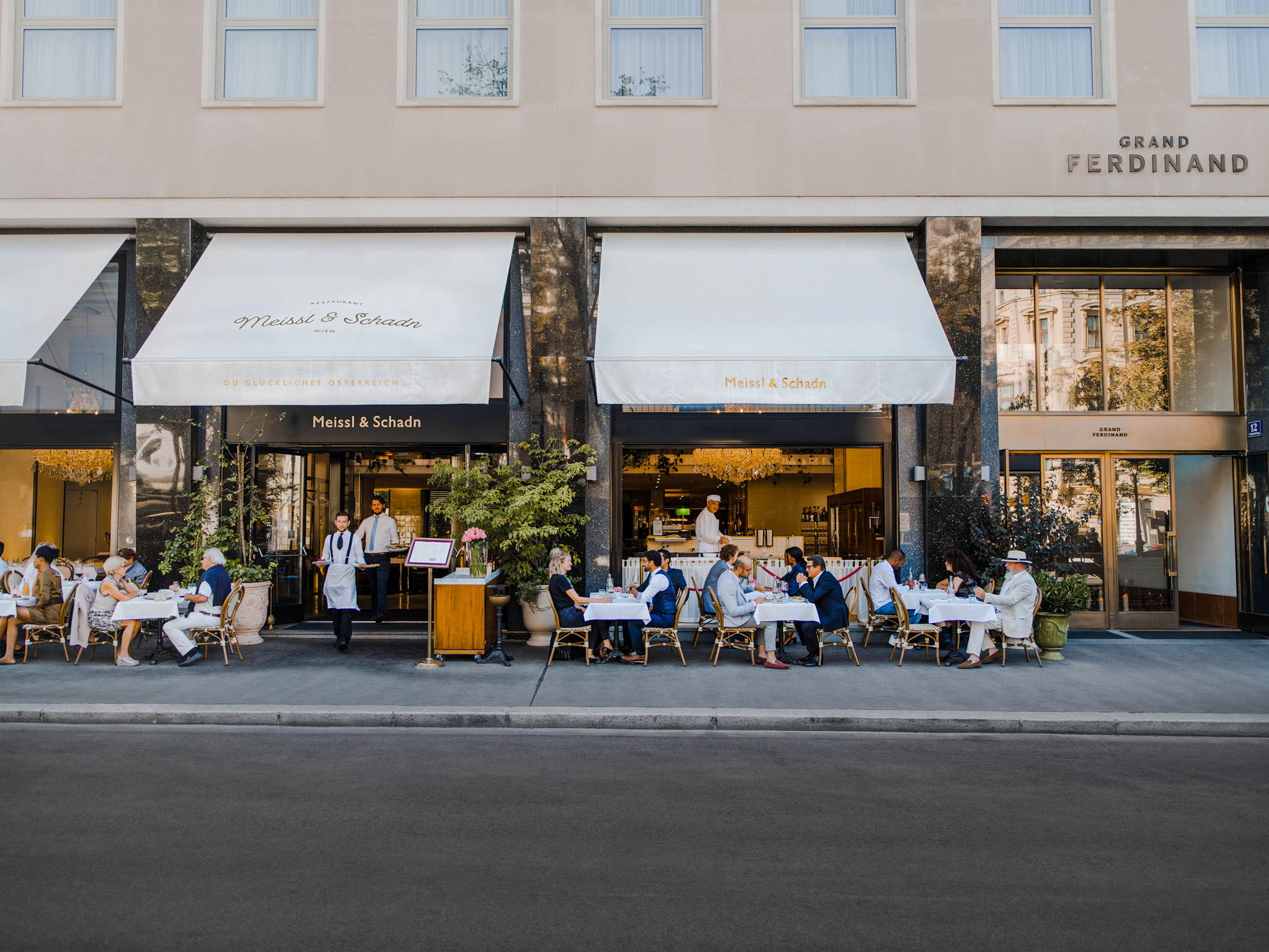 Grand Ferdinand Hotel Vienna exterior with the Meissl & Schadn restaurant terrace on the Ringstrasse